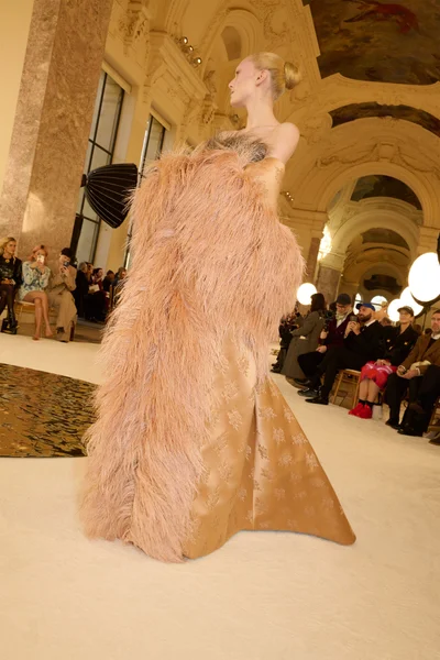 Look 18